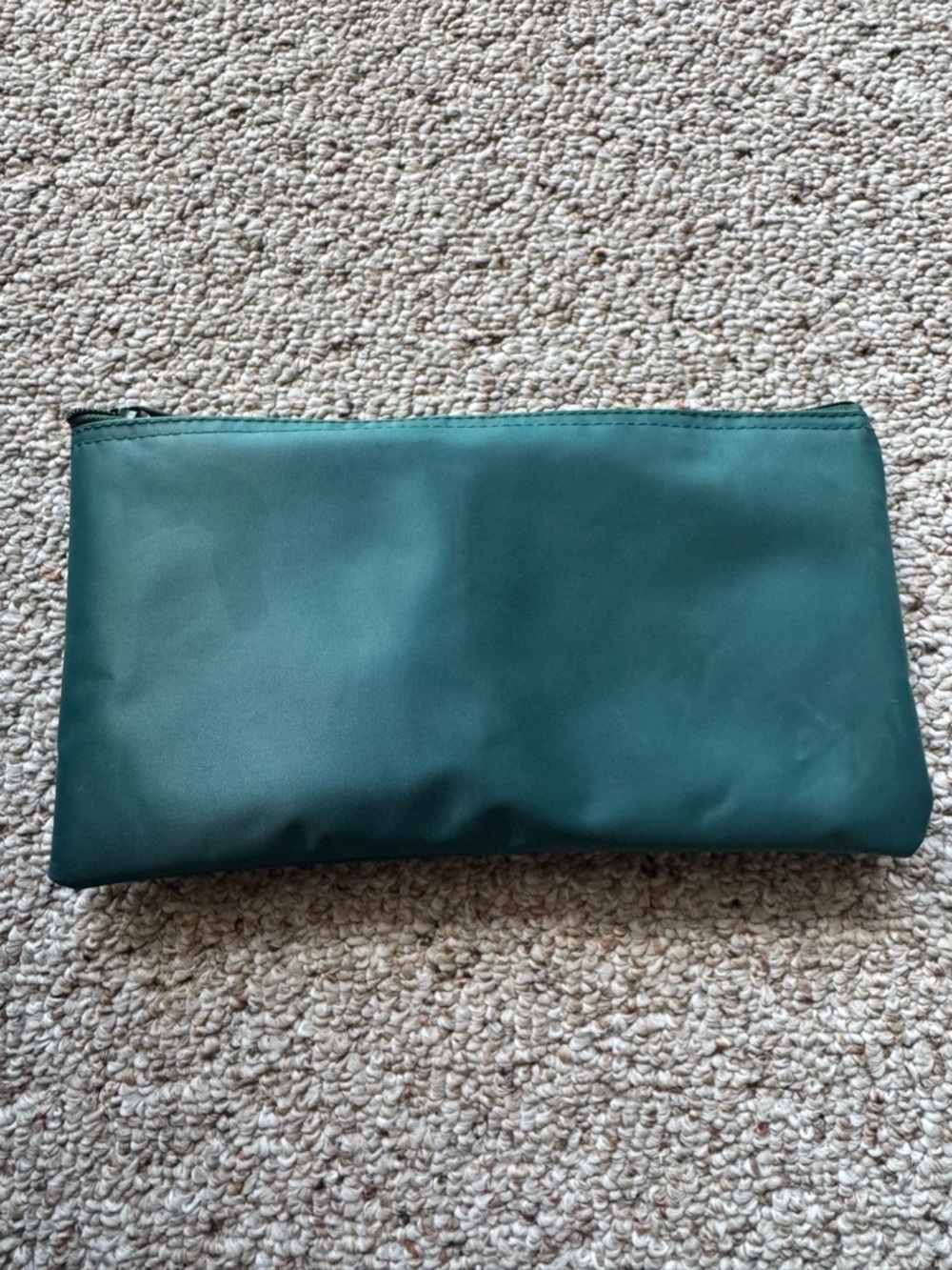 NWOT Green Water-resistant Cash Change Organizer Wallet Pouch Zip Zipper Bag